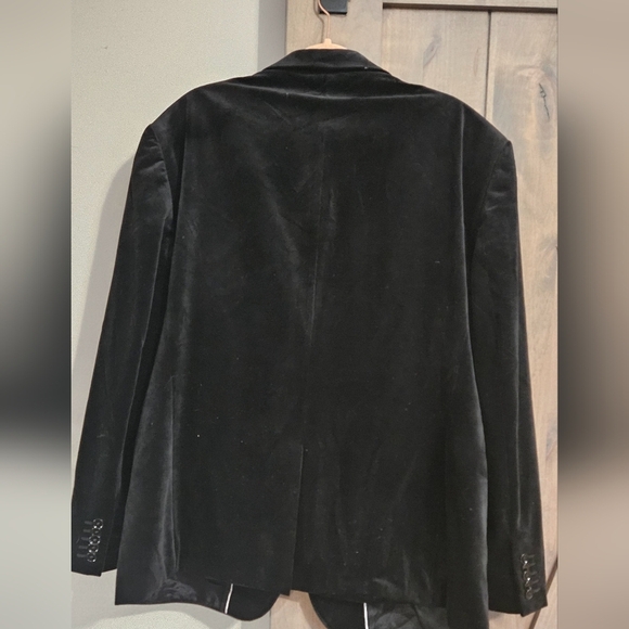 EXPRESS Black velvet tuxedo blazer slim fit. Size 48R - Picture 11 of 15